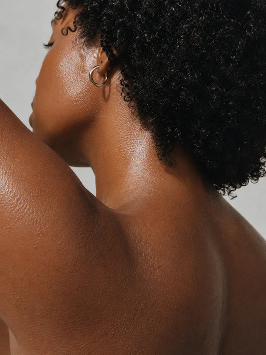 L’impact méconnu de l’eau sur votre peau et vos cheveux